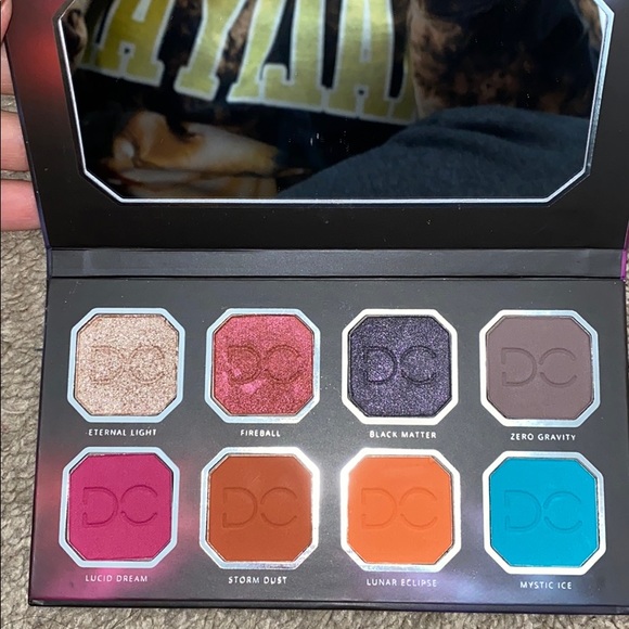 Celestial thunder eyeshadow palette - Picture 2 of 2